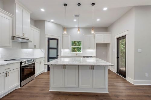 312 E Morehead Street S, Franklin, TX, 77856 | Card Image