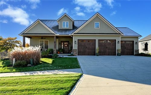 7050 Village Way Dr, Garrettsville, OH, 44231-9803 | Card Image