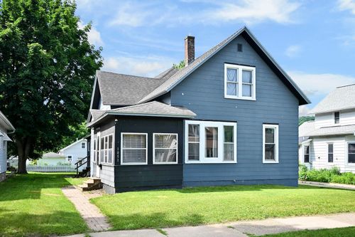 1051 W King St, Winona, MN, 55987-2667 | Card Image