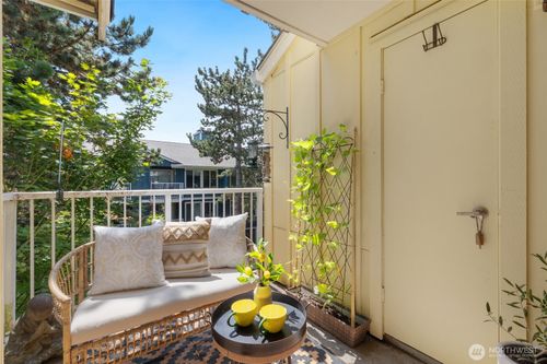 unit-4302-300 N 130th St, Seattle, WA, 98133-7972 | Card Image