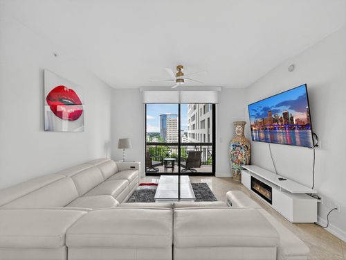 apt-725-701 S Olive Ave, West Palm Beach, FL, 33401-6534 | Card Image