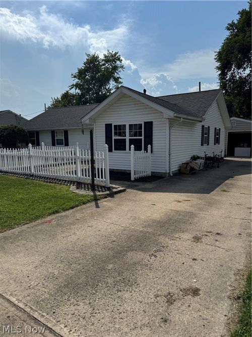 618 Idlewood Ave, Sheffield Lake, OH, 44054-1225 | Card Image