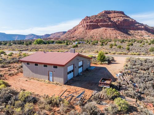 3976 E Juniper Cliffs Dr, Kanab, UT, 84741-4177 | Card Image