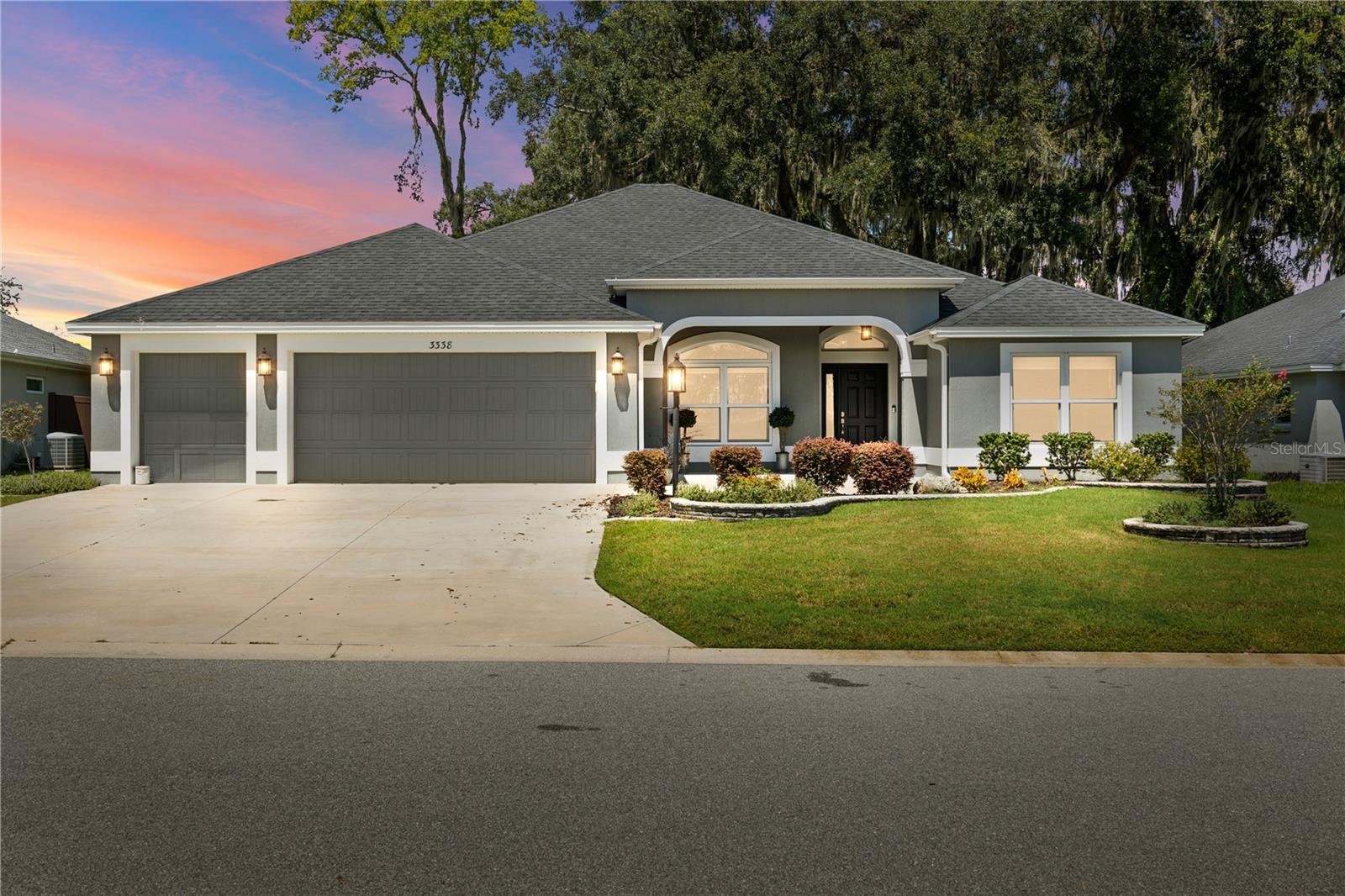 Boyd Cir, Oxford, FL 34484
