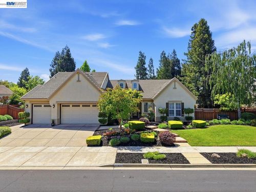 453 Old Oak Rd, Livermore, CA, 94550-8683 | Card Image