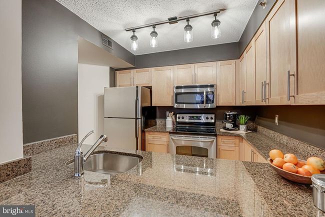 S1013 - 7500 Woodmont Ave, Condo with 1 bedrooms, 1 bathrooms and null parking in BETHESDA MD | Image 6