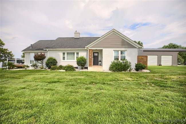Ranch-style home with a front yard | Image 16