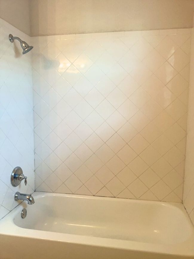Full bathroom with bathtub / shower combination | Image 15