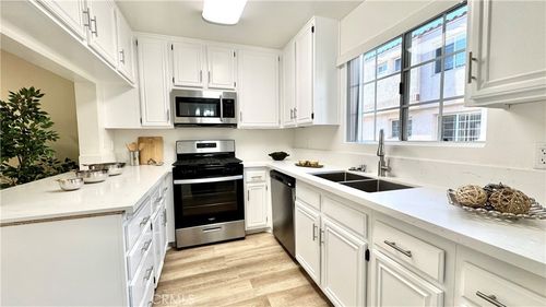 81-3101 Plaza Del Amo, Torrance, CA, 90503 | Card Image