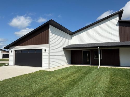 216 34th Ave W, Spencer, IA, 51301-2312 | Card Image