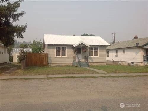 310 S Birch St, Omak, WA, 98841-9666 | Card Image