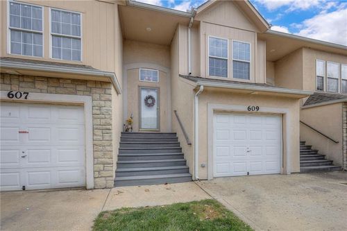 609 Woodson Ln, Gardner, KS, 66030-8401 | Card Image