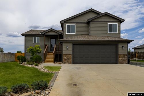 795 Reshaw Cir, Evansville, WY, 82636-9410 | Card Image