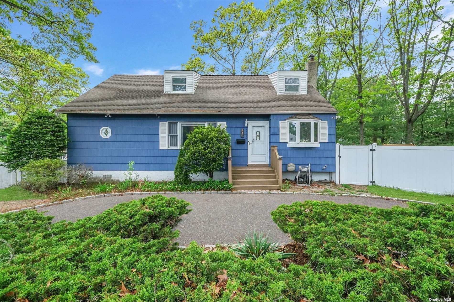 Malts Ave, West Islip, NY 11795