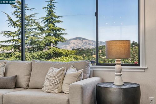 6 Tanglewood Ln, Lafayette, CA, 94549-4943 | Card Image
