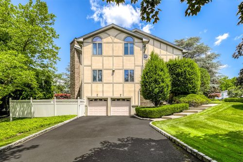 7 Bartlett Rd, Monsey, NY, 10952-1706 | Card Image