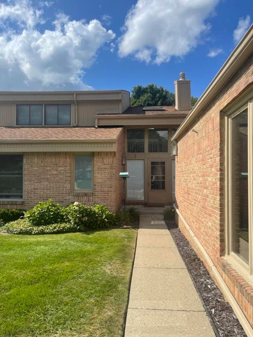 29773 Deer Run, Farmington Hills, MI, 48331-1979 | Card Image