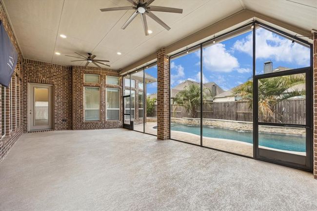 Fully screened in covered patio | Image 26