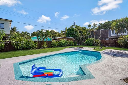 912 Ne 9th Ct, Pompano Beach, FL, 33060-5716 | Card Image