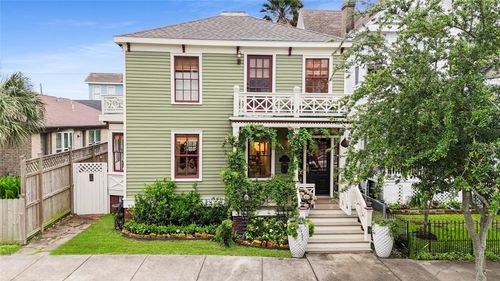 1305 Post Office St, Galveston, TX, 77550-5042 | Card Image
