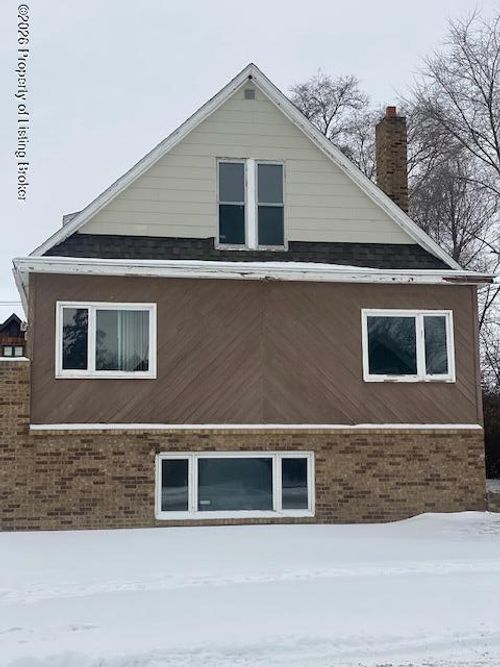 213 4th Ave W, Dickinson, ND, 58601-4946 | Card Image