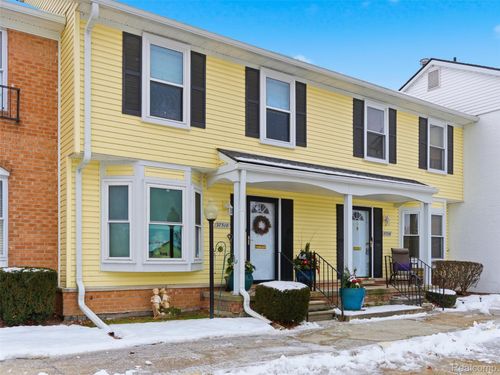 37516 Charter Oaks Blvd, Clinton Twp, MI, 48036-2422 | Card Image