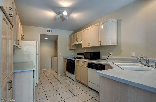 0 - 7973 Trea Ave, Condo with 2 bedrooms, 3 bathrooms and null parking in Las Vegas NV | Image 9