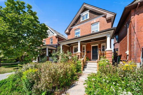 130 St Johns Rd, Toronto, ON, M6P1T9 | Card Image