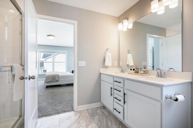 Primary suite with private bath & walk-in closet | Image 29