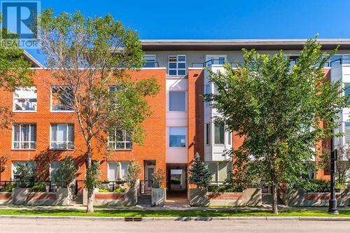 880 Centre Ave Ne, Calgary, AB, T2E9C3 | Card Image