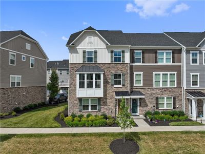 630 Amarth Ln, Townhouse with 3 bedrooms, 2 bathrooms and 2 parking in Cranberry Twp PA | Image 1