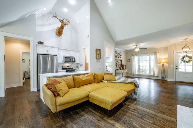 2024 Oak St, House other with 3 bedrooms, 2 bathrooms and null parking in Signal Mountain TN | Image 7