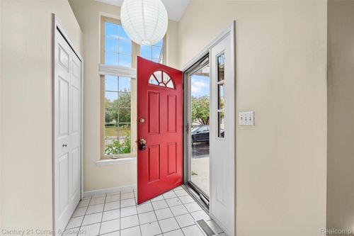 9 Canfield Cir, Dearborn Heights, MI, 48127-3771 | Card Image