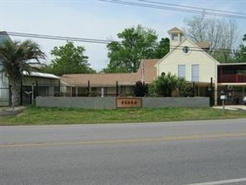 4700 W Bayshore Dr, Bacliff, TX, 77518-1424 | Card Image