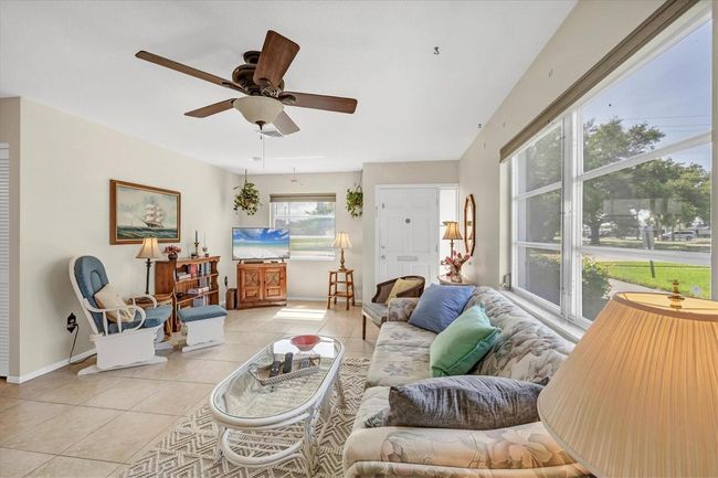 1060 - 1060 Cockrill St, House other with 2 bedrooms, 2 bathrooms and null parking in VENICE FL | Image 4