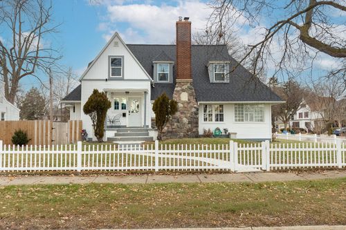 1500 Saint Joseph St, Lansing, MI, 48915-1674 | Card Image