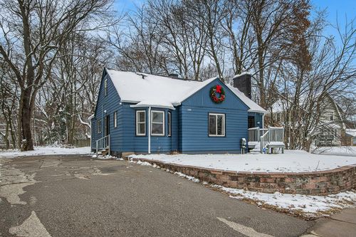 3040 W Michigan Ave, Kalamazoo, MI, 49006-5518 | Card Image