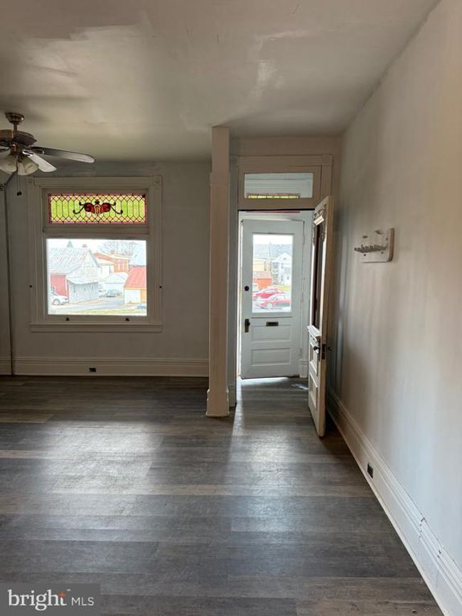 335 W Walnut St, Townhouse with 5 bedrooms, 2 bathrooms and null parking in Kutztown PA | Image 4
