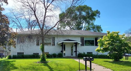 631 13th St S, Hudson, WI, 54016-2102 | Card Image