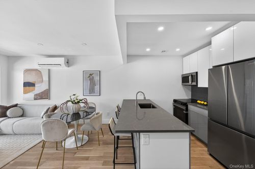 2r-31-65 14th Street, New York, NY, 11106 | Card Image