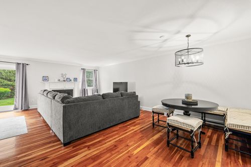 45-45 Lambert Cmn, Wilton, CT, 06897-4534 | Card Image