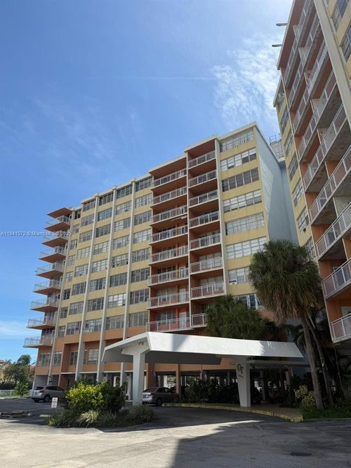 apt-406-2025 Ne 164th St, North Miami Beach, FL, 33162-4158 | Card Image
