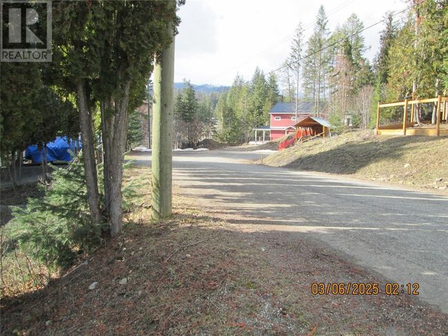 5305 Meadow Creek Cres, House other with 4 bedrooms, 3 bathrooms and 5 parking in Celista BC | Image 8