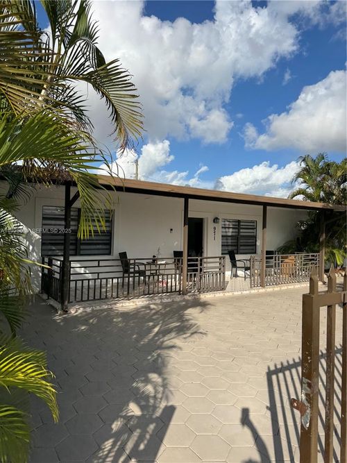 971 E 13th St, Hialeah, FL, 33010-3750 | Card Image