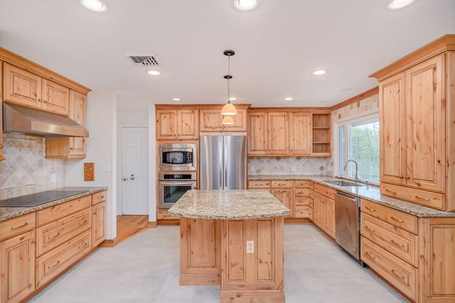 7 Maplecrest Dr, House other with 4 bedrooms, 5 bathrooms and 6 parking in Danbury CT | Image 6