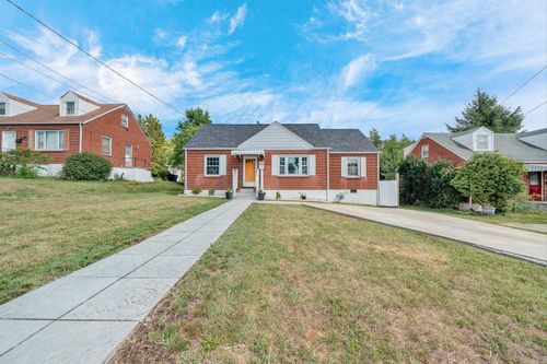 2425 Edinburgh Dr Nw, Roanoke, VA, 24012-2107 | Card Image