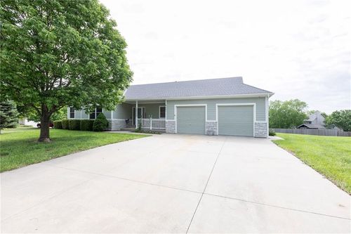 8601 Timber Trails Drive, De Soto, KS, 66018 | Card Image