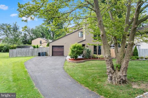 25 Pennington Rd, East Windsor, NJ, 08520-5720 | Card Image