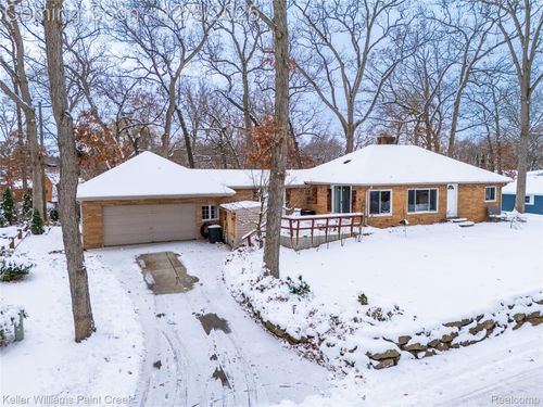915 Dollar Bay Dr, Lake Orion, MI, 48362-2512 | Card Image