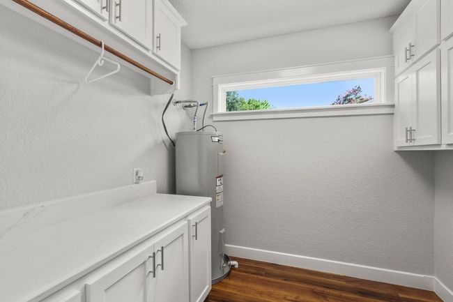 522 S Walnut Ave, House other with 2 bedrooms, 2 bathrooms and null parking in Luling TX | Image 16